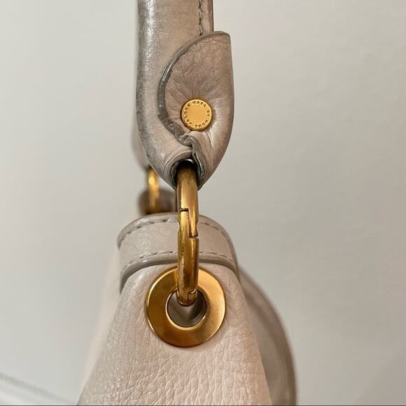 Marc Jacobs Cream Large Hobo Style Handbag Gold Hardware Shoulder Strap - Picture 4 of 12
